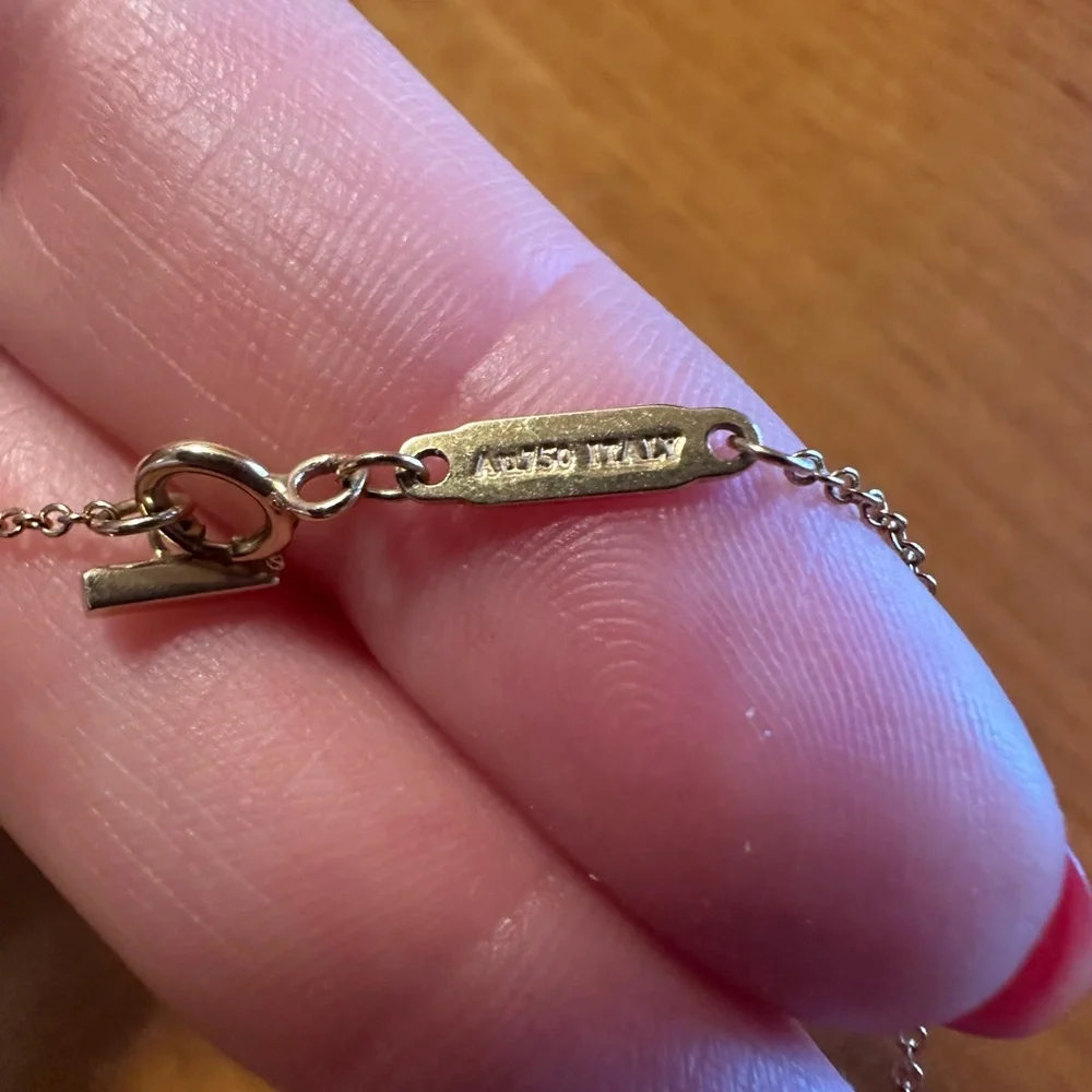 Mini Tiffany T Smile Pendant in Yellow Gold - Picture 5 of 6